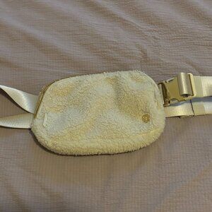 Lululemon white Sherpa belt bag